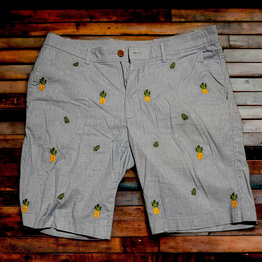 Pineapple embroidered shorts NEVER WORN